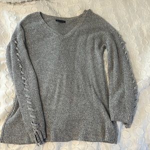 Size med American Eagle gray sweater with lace up sleeve detail, perfect for dre